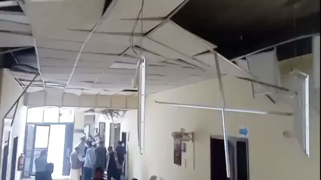 পাকিস্তানের সুপ্রিম কোর্টে বিস্ফোরণ, আহত ১২